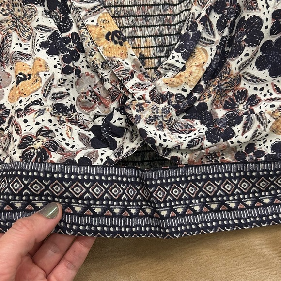 Floral Ruffle Sleeve Top - Picture 3 of 4